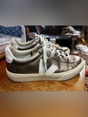 VEJA Golden Bronze Sneaker Shoes Size 7